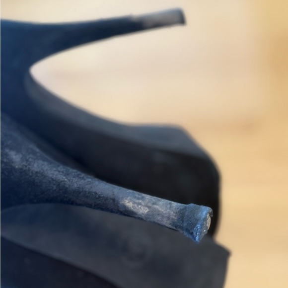 Michael Kors Elegant Black Feather Ankle Boots - Picture 12 of 13